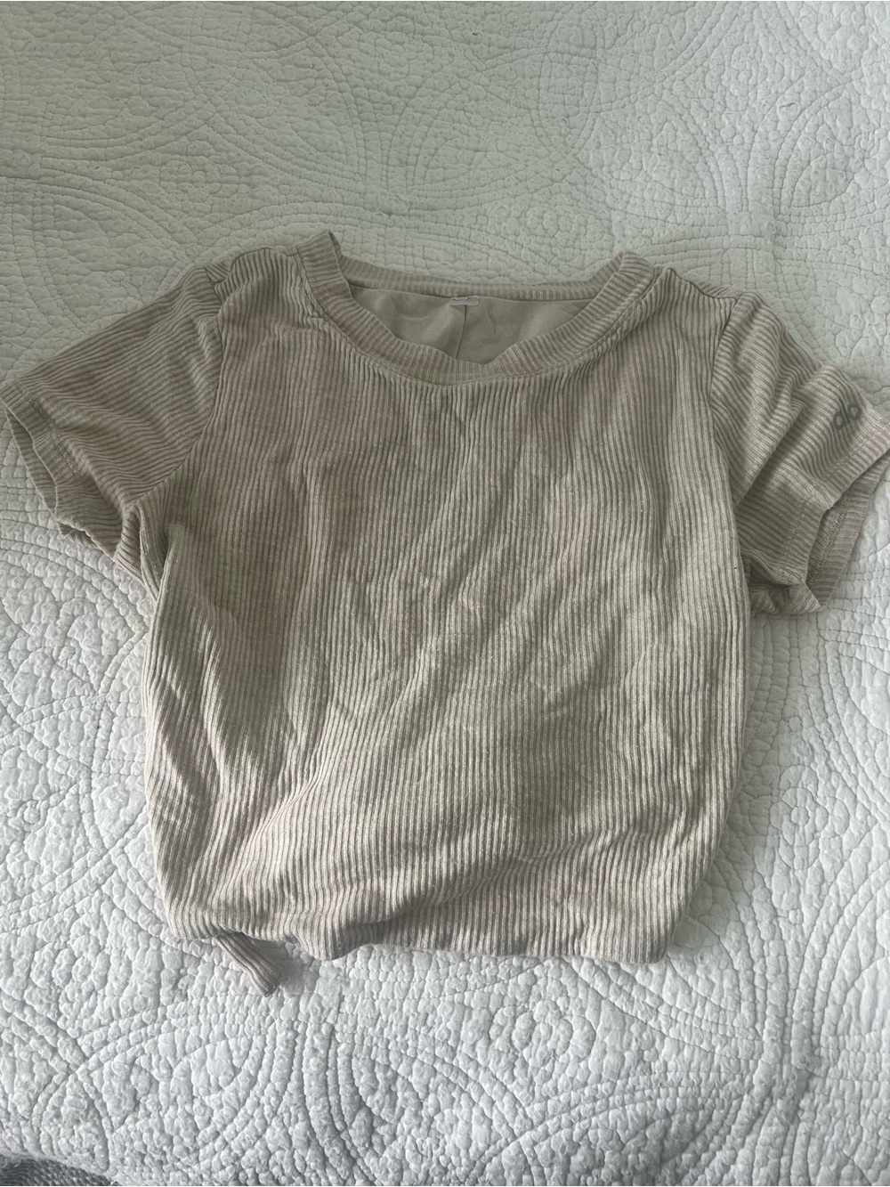 ALO Yoga Ribbed Open Back Short-Sleeve Crop Top - Light Taupe